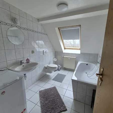 Und Monteurzimmer Naehe Leuna, Merseburg, Halle Und Leipzig דירה
